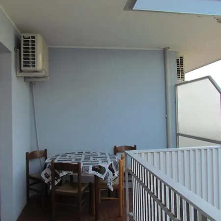 Bright Flat With Outdoor Pools - Beahost 比比翁